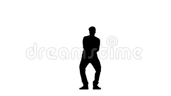 运动时尚的男人跳嘻哈舞视频的预览图