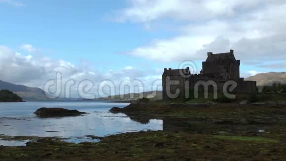 位于苏格兰多尼的艾琳多南城堡视频的预览图