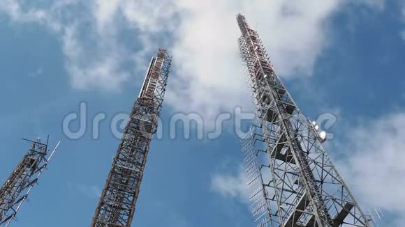 林宗山顶上的电信电视广播手机广播和卫星塔群视频的预览图