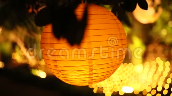 圆纸灯笼结婚装饰品视频的预览图