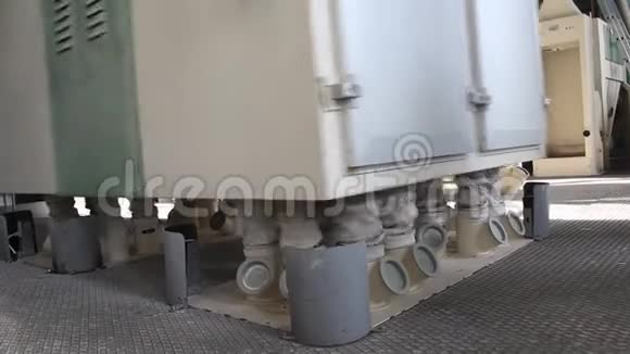 工厂的面粉碾磨设备视频的预览图