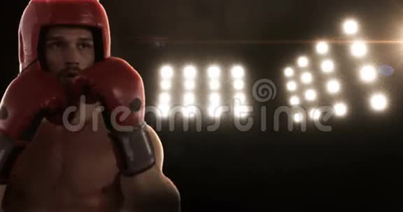 练习拳击的年轻人视频的预览图