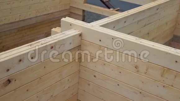 建设木屋视频的预览图