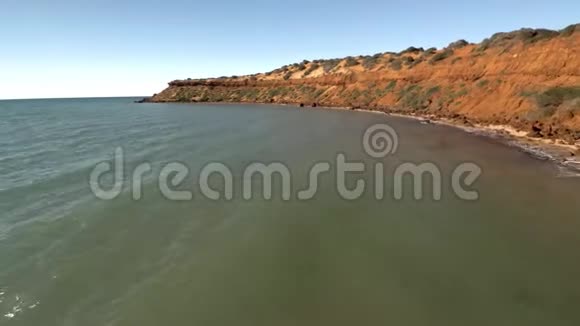 海岸线和大海天空和海滩视频的预览图