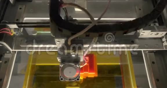 3D打印机的头在工作视频的预览图