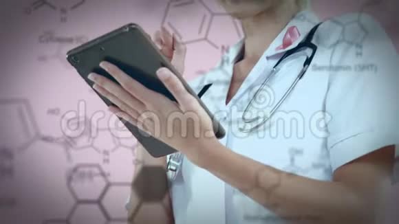 女医生用药片视频的预览图