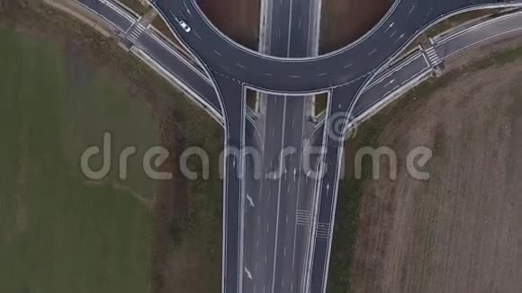 从无人驾驶飞机上看到的高速公路视频的预览图