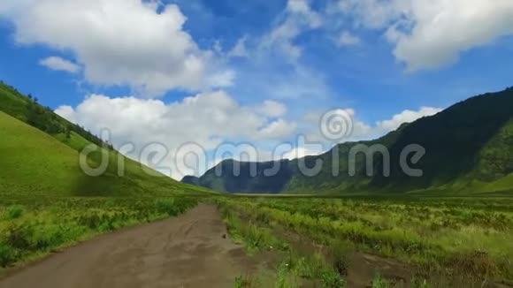 印度尼西亚爪哇的布罗莫火山景观视频的预览图