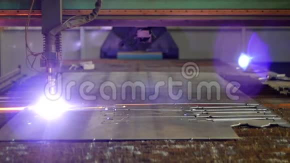 金属等离子切割自动激光机激光等离子切割机用于切割金属零件视频的预览图