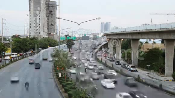 高速公路行驶时间流逝视频的预览图