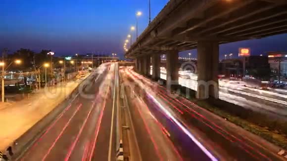 高速公路行驶时间流逝视频的预览图