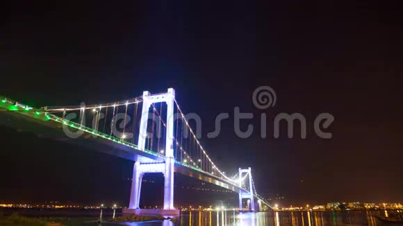 苏安福克桥在晚上越南岘港视频的预览图