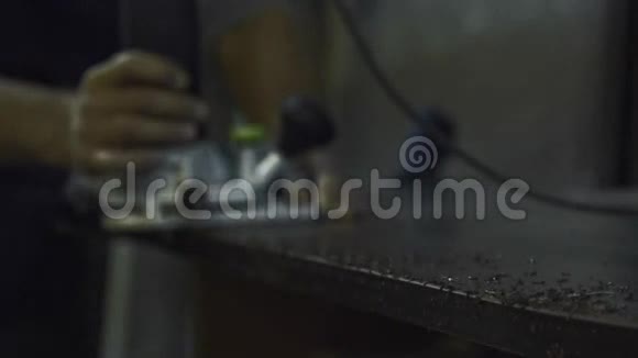 家具厂生产和加工锯木元素视频的预览图