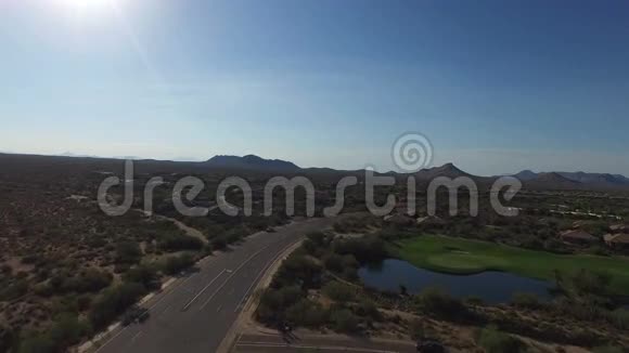 空中斯科茨代尔亚利桑那州高尔夫球场视频的预览图
