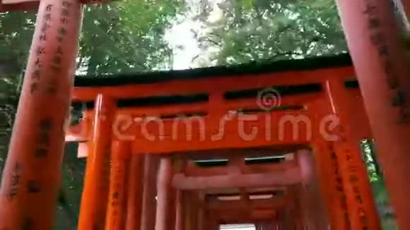 日本京都FushimiInari神殿红门视频的预览图