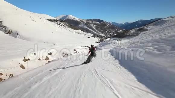 阿尔卑斯山的滑雪坡视频的预览图