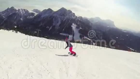 滑雪板女孩视频的预览图