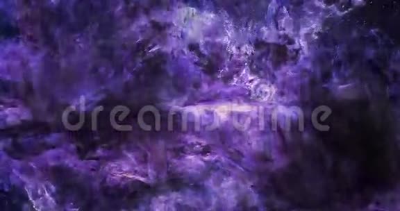 3D号太空飞行环绕大规模紫色星云环视频的预览图