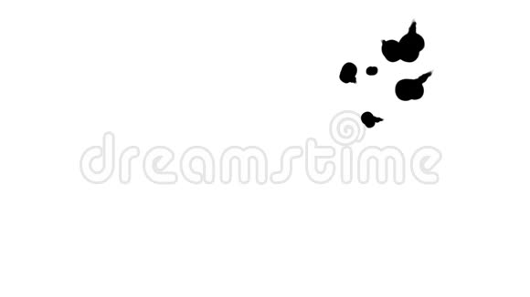 大量的黑色墨水流动在白色上缓慢移动墨水或烟雾注入颜色溶于水中为烟或烟视频的预览图
