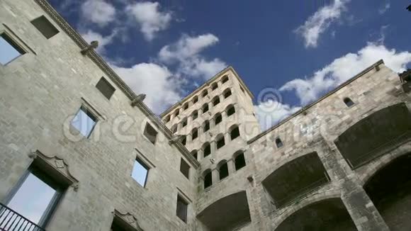 西班牙巴塞罗那哥特式街区的建筑视频的预览图