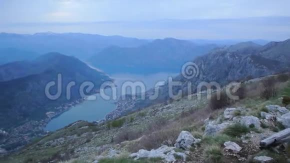 晚上去科托湾从Lovcen山向Kotor方向俯视视频的预览图