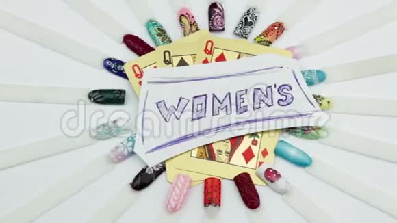 指甲和卡片的女性模板视频的预览图