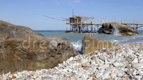 意大利阿布鲁佐的特拉博奇海岸视频的预览图