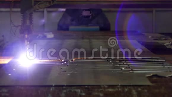 金属等离子切割自动激光机激光等离子切割机用于切割金属零件视频的预览图