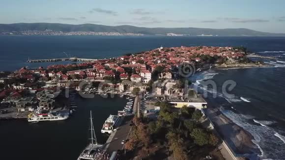 黑海沿岸古城内塞巴尔的一般鸟瞰图视频的预览图