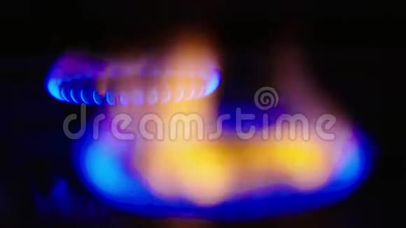 煤气炉上煤气炉里的火视频的预览图