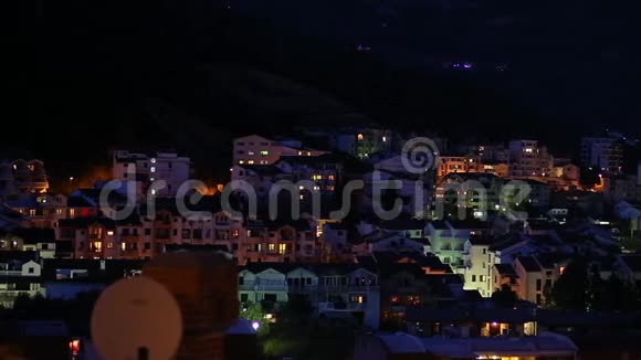 夜布德瓦黑山新市镇从最高的角度视频的预览图