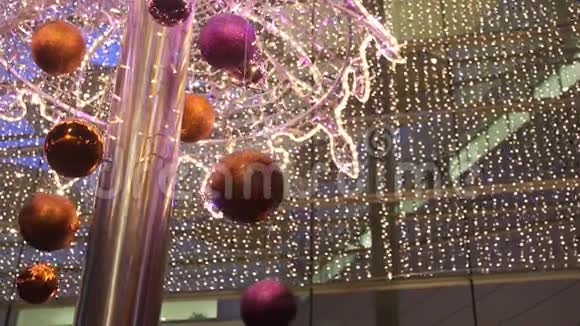 充满活力的灯光在圣诞节装饰视频的预览图