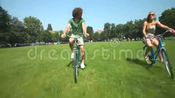 骑脚踏车兜风视频的预览图