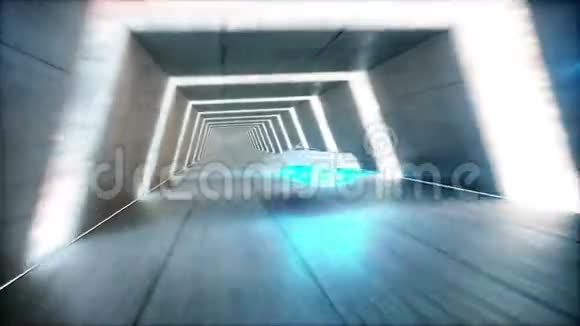 未来派飞车与妇女快速驾驶在SCIFI隧道科里多未来的概念现实的4k动画视频的预览图