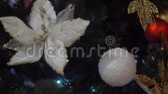 圣诞装饰和灯光视频的预览图