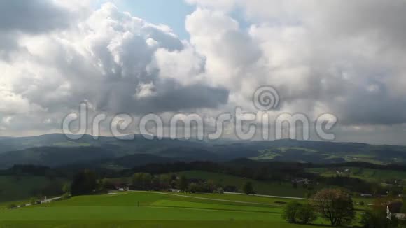 奥地利雨前的戏剧性景观视频的预览图