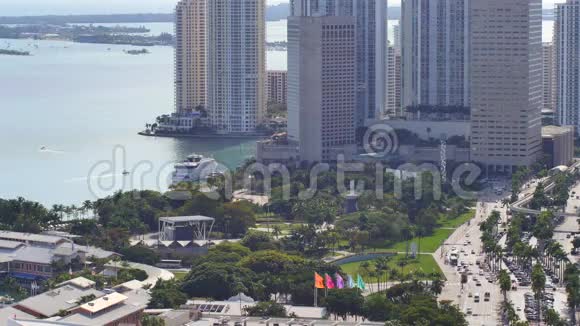 鸟瞰迈阿密市中心和贝赛德4k视频的预览图