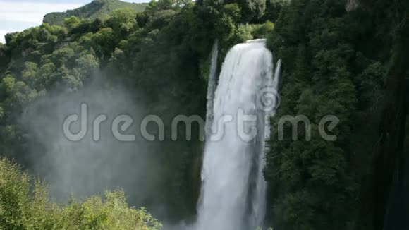 卡斯卡塔德尔马尔莫尔瀑布视频的预览图