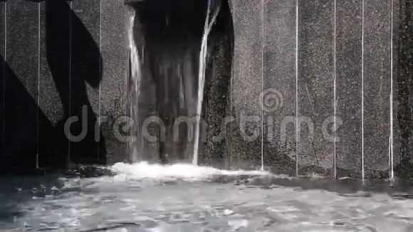 喷泉的碎片视频的预览图