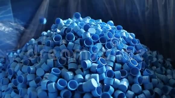 生产塑料瓶盖视频的预览图