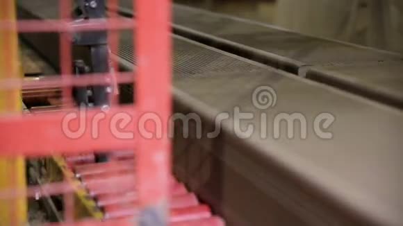 积木砖块制作在一个砖块生产工厂用砖块输送视频的预览图