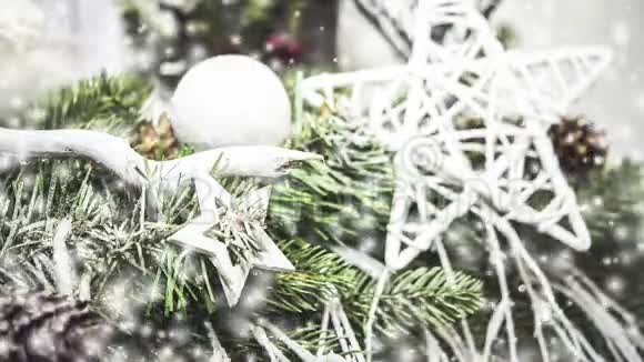 装饰白色圣诞树星星视频的预览图