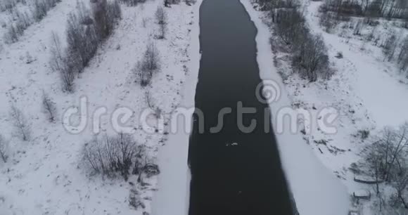 冬季河流景观视频的预览图