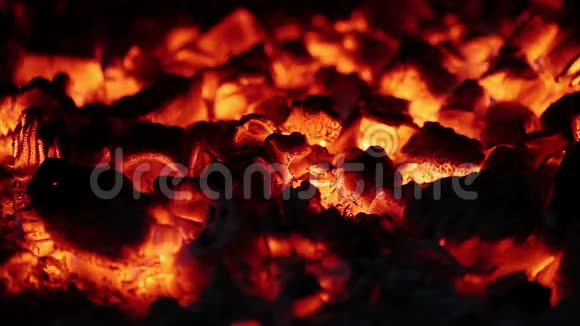慢速燃烧壁炉安装视频的预览图