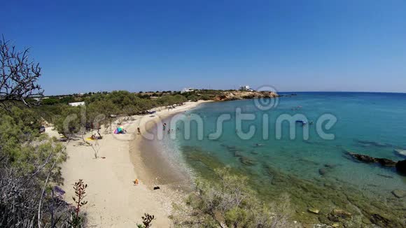 十月在雅典郊区著名的布利亚格梅尼海滩上视频的预览图