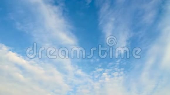 春色蓝天伴云视频的预览图