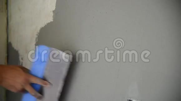 抹灰工用抹刀墙面抹灰视频的预览图