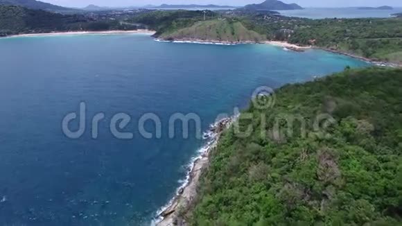 热带海岸和小岛屿来自无线电控制飞机视频的预览图