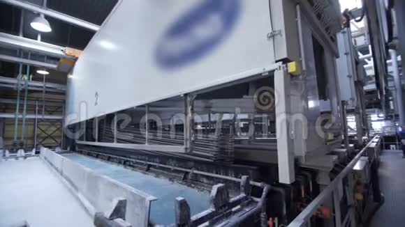 铝生产线工厂阳极氧化电解钝化工艺增加自然厚度视频的预览图
