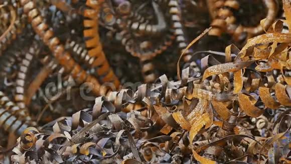 锈质刨花山植物金属背景废料视频的预览图